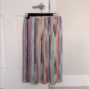 Zara pleated skirt in great used condition!